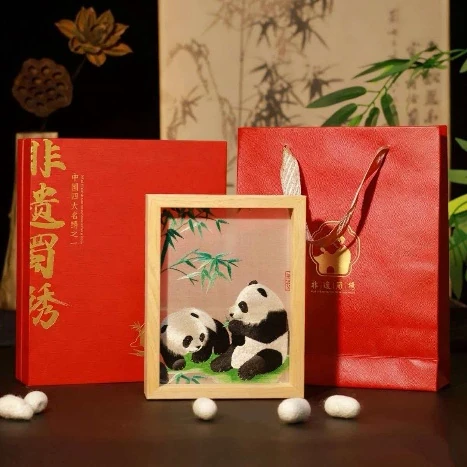 熊猫主题蜀绣礼盒